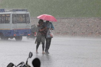 भारतको महाराष्ट्रमा लगातार पाँचौं दिन भारी वर्षा, मुम्बईसहित आठ जिल्लामा रेड अलर्ट