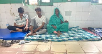 सर्पदंशका बिरामी बढेपछि अस्पतालमा भुँइमै राखेर उपचार
