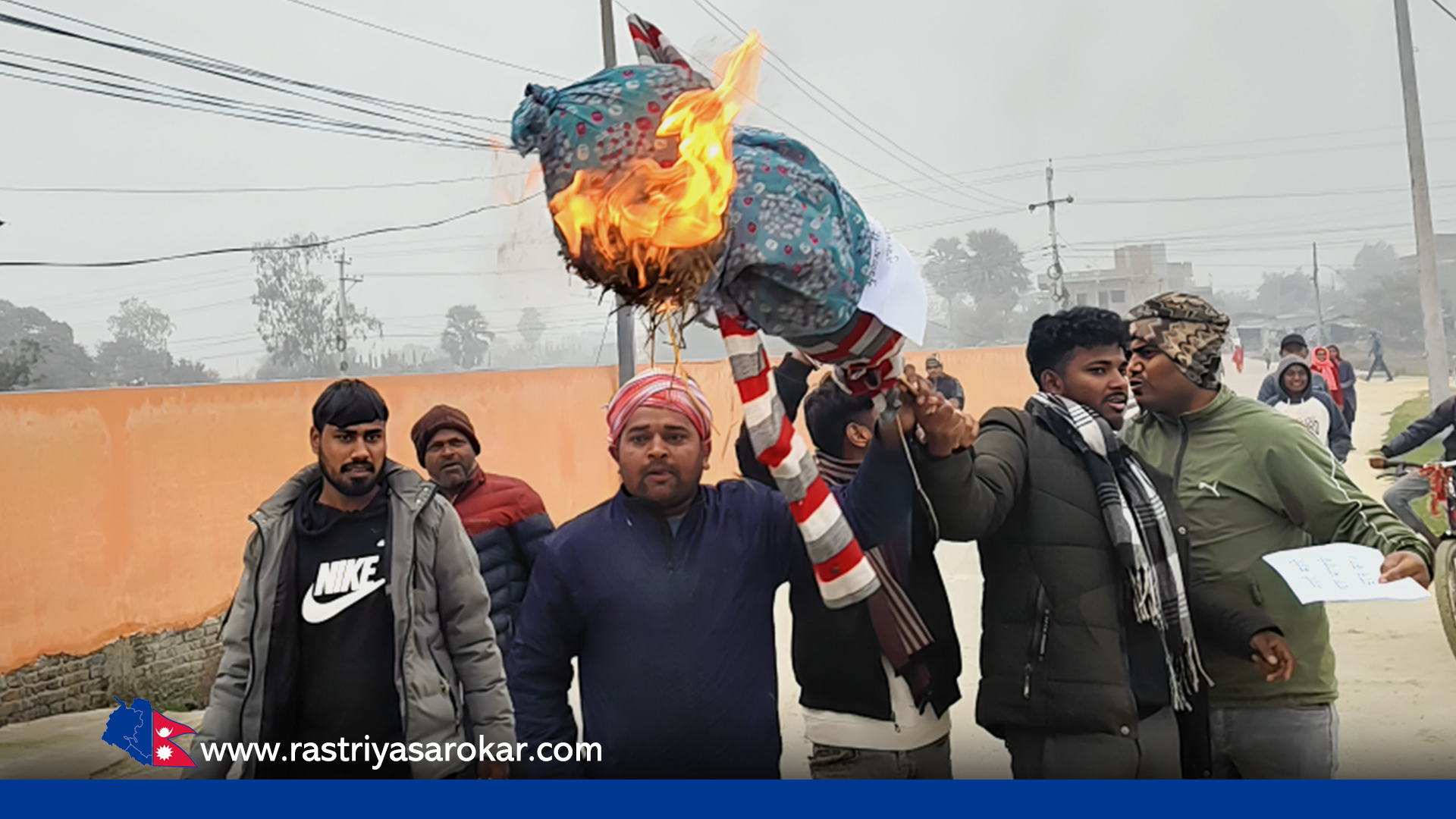 मधेश प्रदेश सभा अगाडि मुख्यमन्त्री सिंहको पुतला दहन