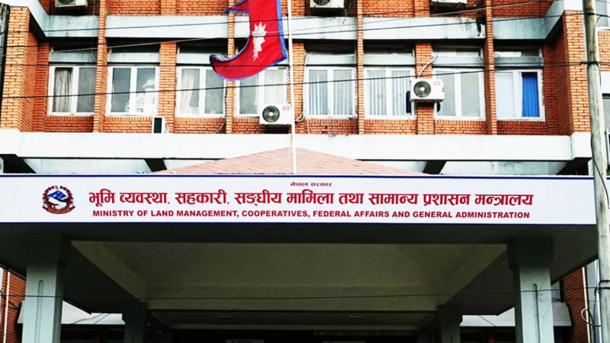 बिदा सकिएपछि हाजिर नभएका निजामती कर्मचारीमाथि कारबाहीको तयारी