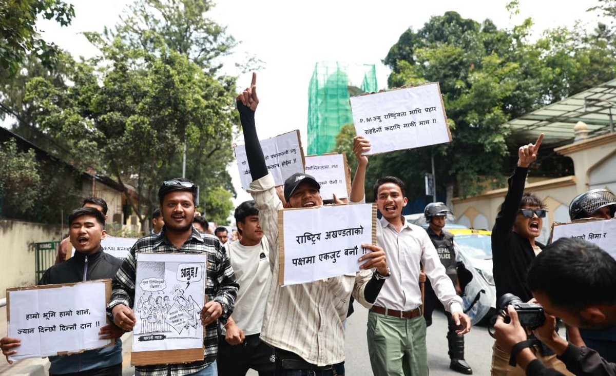 प्रधानमन्त्रीको राजीनामा माग्दै नेविसंघको प्रदर्शन